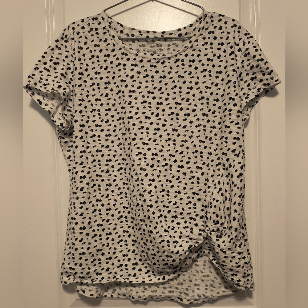 Denver Hayes Black and White Floral Short Sleeve Top